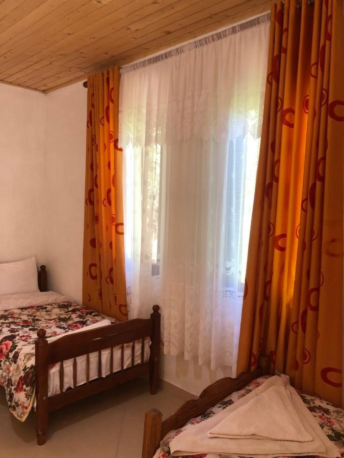 Guest House Ledio 瓦勒博内 外观 照片